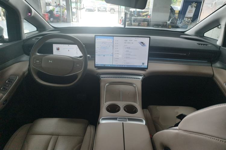 Used XPeng X9 2025 740 Ultra-Long Range Max Center Console