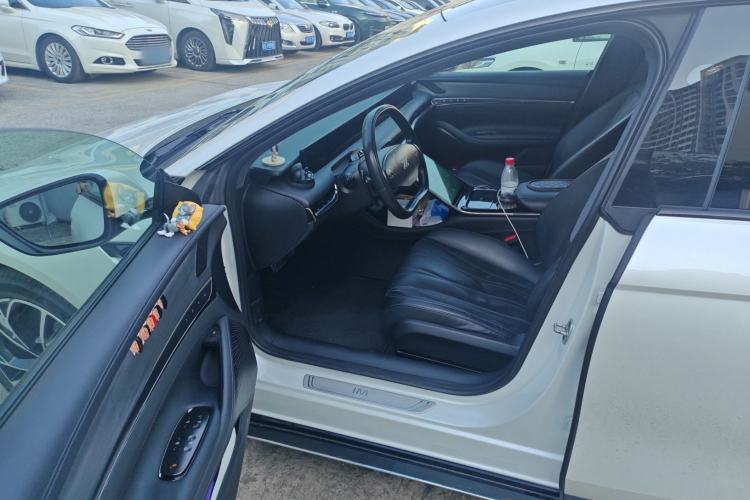 Used IM L7 2022 Dynamic Model Interior 3