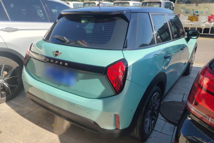 Used Changan MINI 2025 1.5T COOPER Classic Edition Five-Door Version
