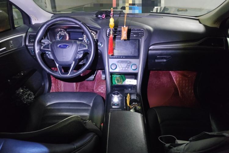 Used Ford Mondeo 2017 EcoBoost 180 Stylish Model Center Console