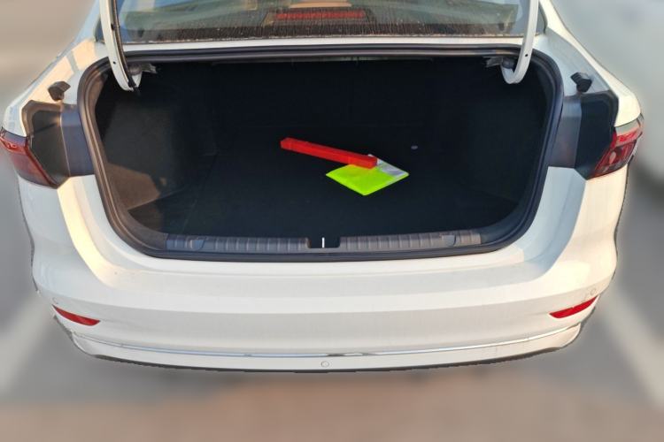 Used Geely Auto Emgrand 2025 4th Generation 1.5L CVT Flagship Version Trunk