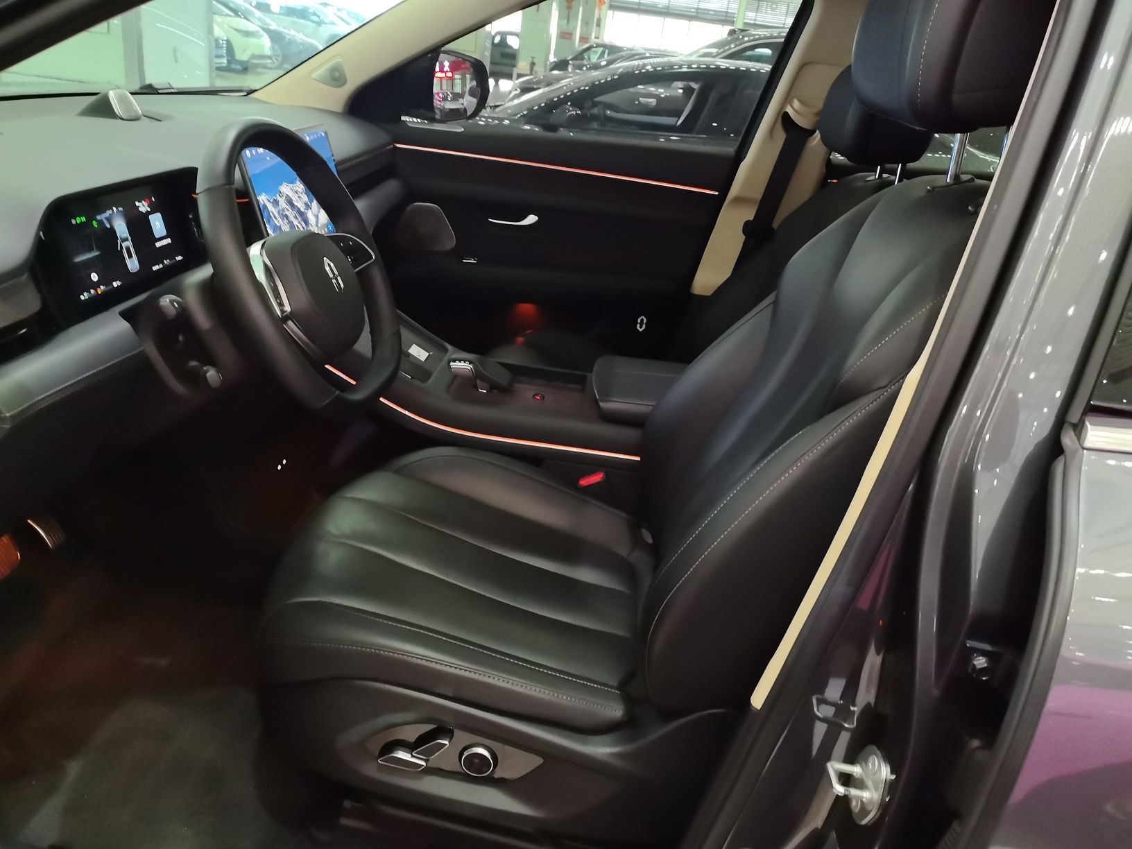 المقاعد الأمامية داخل السيارة