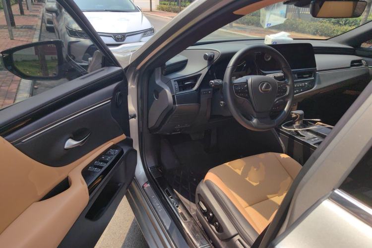 Used Lexus ES 2022 300h Deluxe Edition