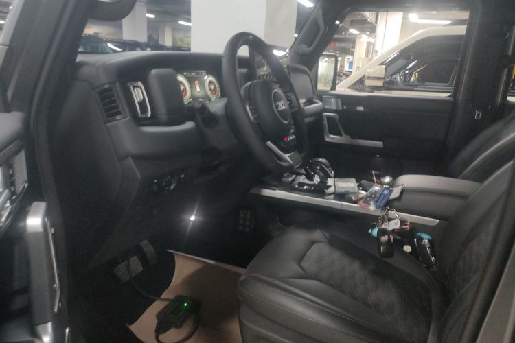 Used 212 T01 2024 2.0T Explorer
