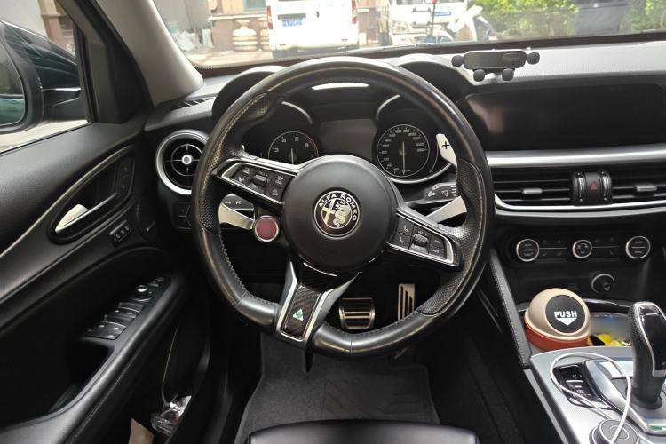 Used Alfa Romeo Stelvio 2020 2.0T 280HP Luxury Edition Steering Wheel