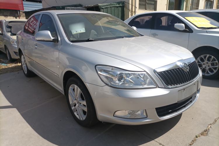 Used Skoda Octavia 2014 1.6L Automatic Yijun Edition Front Right 45 Deg