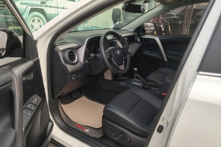 Used Toyota RAV4 2016 2.5L Automatic 4x4 Elite Edition Driver Seat