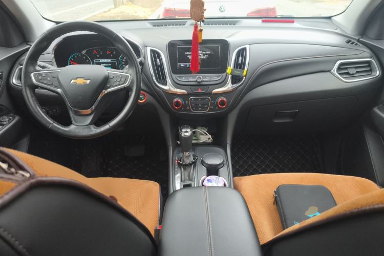 Used Chevrolet Equinox 2017 RS 550T Automatic All-Wheel-Drive Boundary Edition Center Console