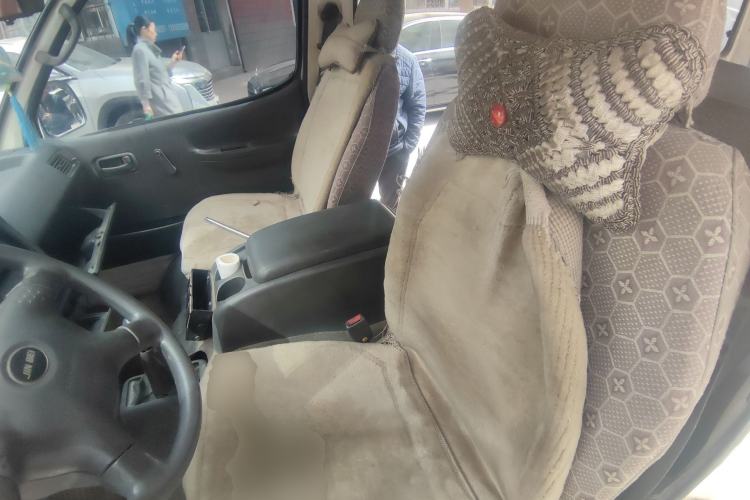 Used Jinbei Hiace 2011 2.0L 5th Generation Xiangyun Comfort Version 4G20D4B Left Front Seat
