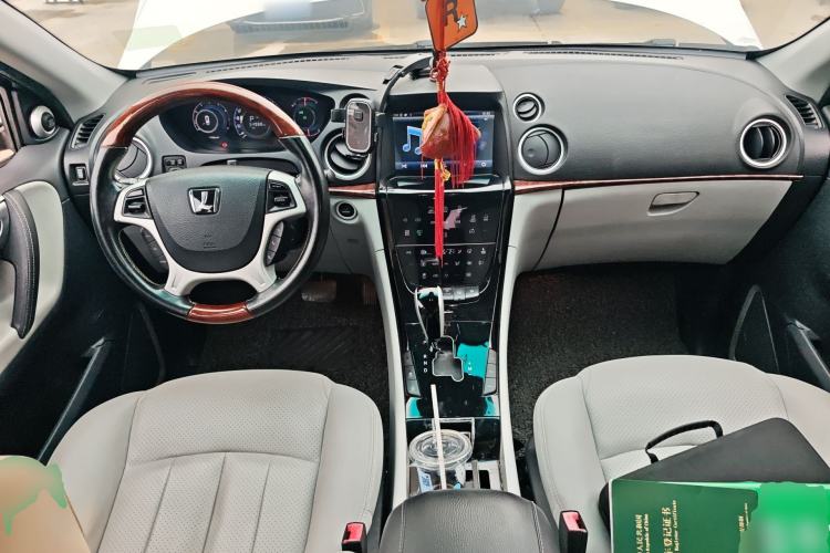 Used Luxgen Great 7 SUV 2015 2.2T Two-Wheel-Drive ZhiZun Version Center Console