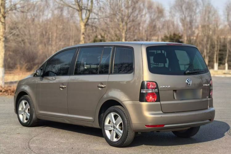 Used Volkswagen Touran 2015 1.4T Manual Fashion Edition 5-Seater Exterior 4