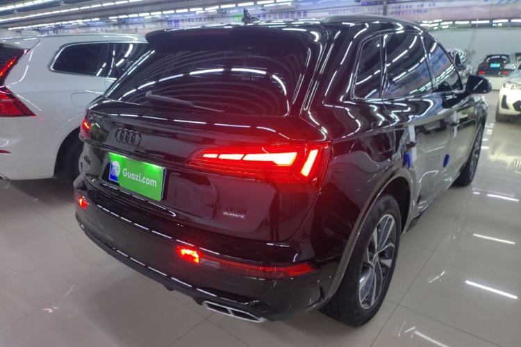 Used Audi Q5L 2023 40T Luxury Dynamic Model Rear Right 45 Deg