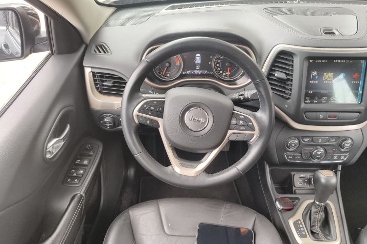 Used Jeep Cherokee 2017 2.0L Superior Edition