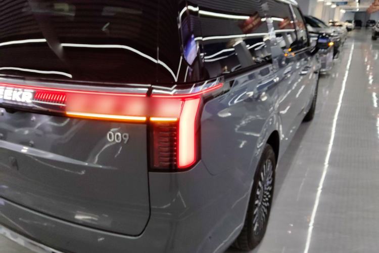 Used Zeekr 009 2024 7-Seater Walk-Through Version Four-Wheel Drive 108 kWh
