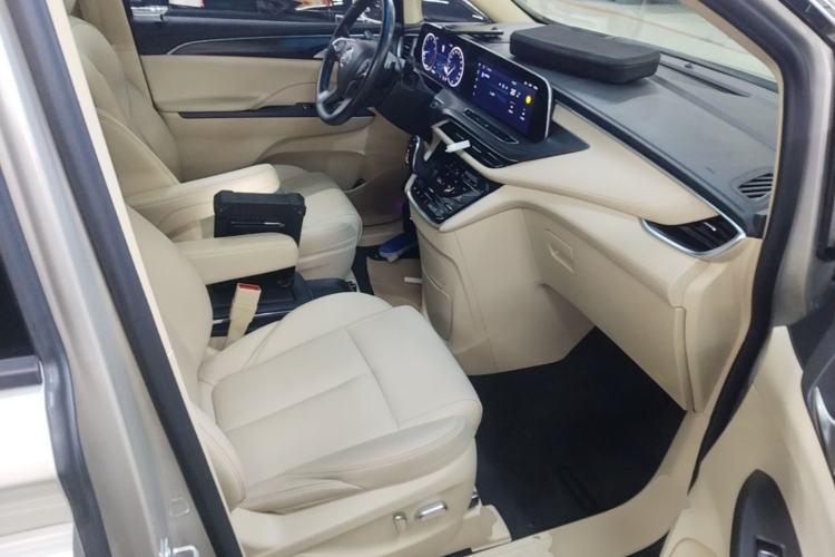 Used Buick GL8 2022 ES Landtrek 653T Luxury Edition