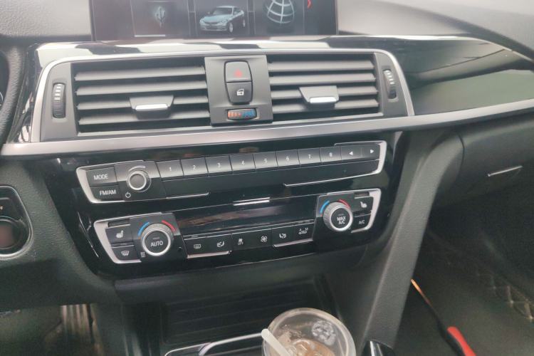 Used BMW 3 Series GT 2018 320i Sport Edition Audio And AC Panel