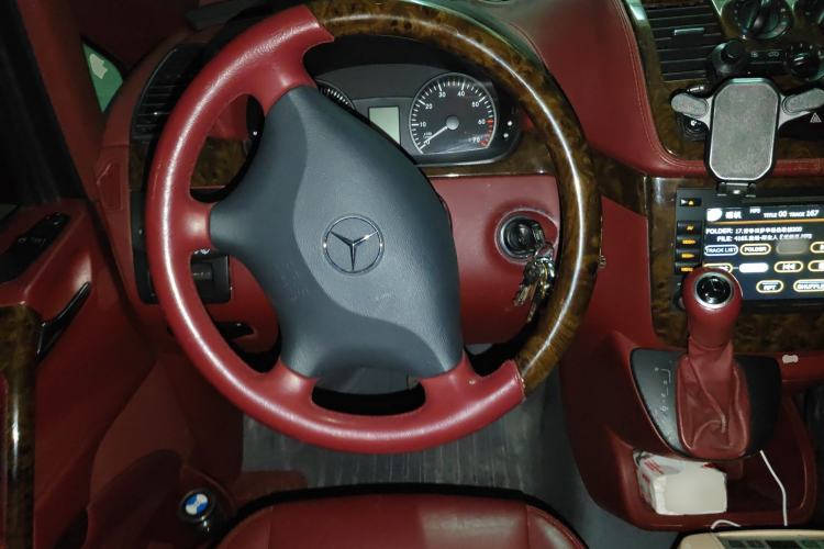 Used Mercedes-Benz Vito 2011 2.5L 7-seater executive version Steering Wheel