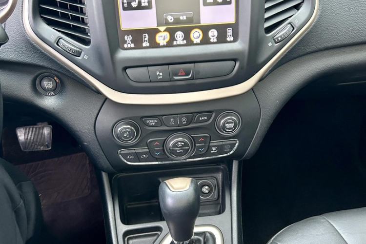 Used Jeep Cherokee 2017 2.0L Superior Edition