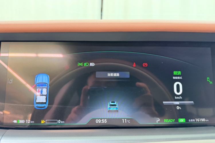 Used VOYAH FREE 2023 Four-Wheel Drive Extended-Range Model with Ultra-Long Range Instrument Cluster