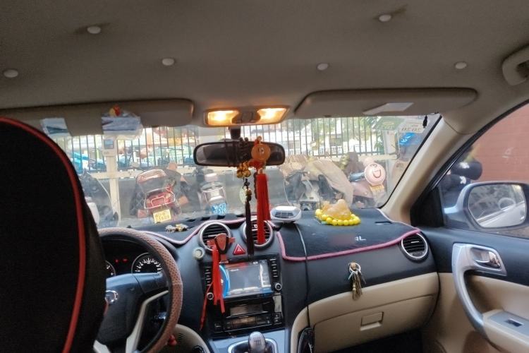 Used Haval H6 2011 Green Silence 2.0T Manual Two-Wheel Drive Urban Model