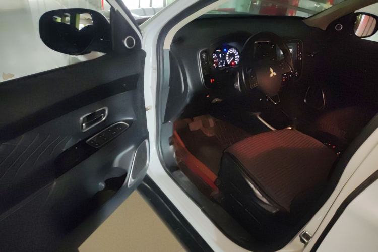 Used Mitsubishi Outlander 2020 2.4L 4x4 Zhi Xiang Edition 5 Seats