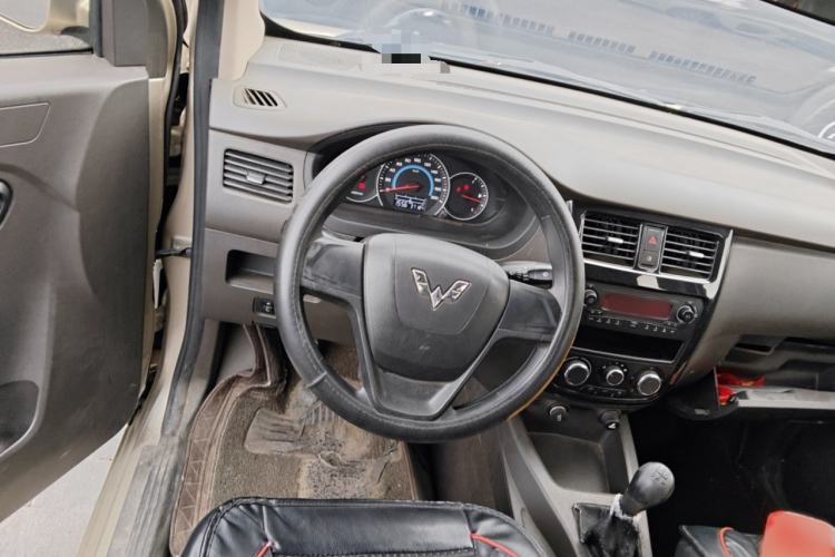 Used Wuling Rongguang V 2018 1.5L Standard Version
