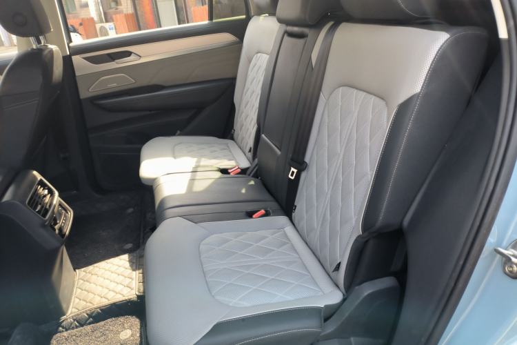 Used Volkswagen Tavendor 2023 380TSI Four-Wheel Drive R-Line First Edition Left Rear Seat