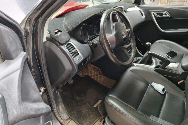 Used JMC Yuhu 7 2016 2.4T Two-Wheel Drive Luxury Edition JX4D24