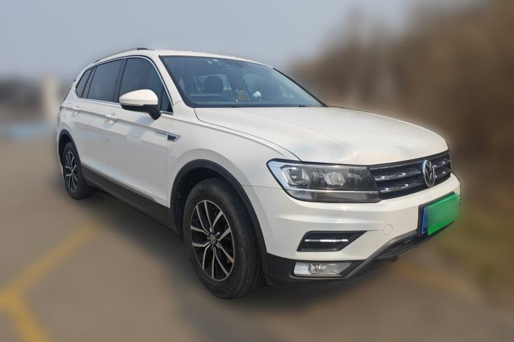 Used Volkswagen Tiguan L 2018 330TSI Automatic Two-Wheel Drive Luxury Edition Front Right 45 Deg