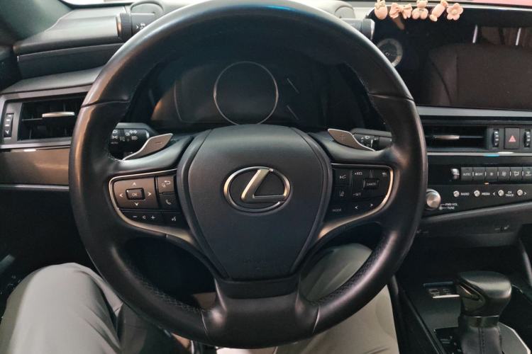 Used Lexus ES 2022 200 Excellence Edition
