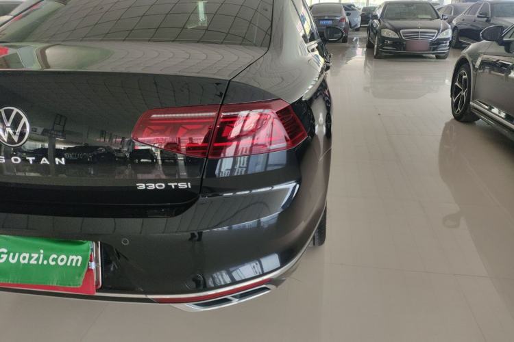 Used Volkswagen Magotan 2023 2 Million Units Limited Edition 330TSI DSG Leading Version Right Rear Taillight