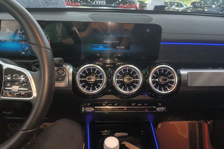 Used Mercedes-Benz GLB 2022 GLB 220 4MATIC Center Console