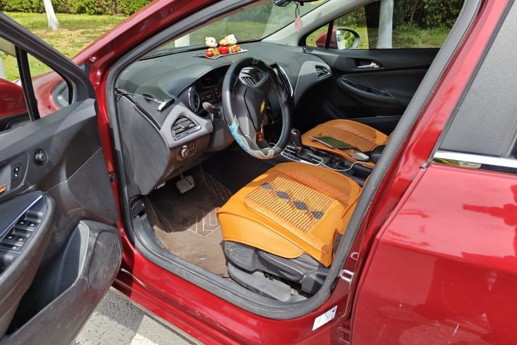 Used Chevrolet Cruze 2017 1.5L Automatic Pioneer Sunroof Edition Driver Seat