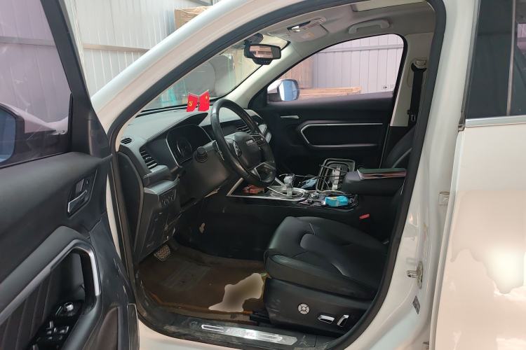 Used Haval H6 2017 Red Label 2.0T Automatic Two-Wheel Drive ZhiShang Model
