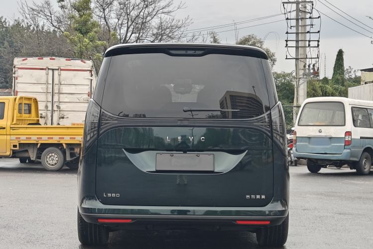 Used Geely Galaxy LEVC L380 2024 140-Degree 6-Seater All-Wheel-Drive Ultra