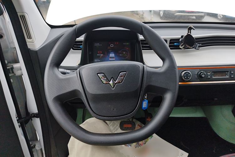 Used Wuling Hongguang MINIEV 2021 Macaron Fashion Edition Lithium-Ion Battery Steering Wheel