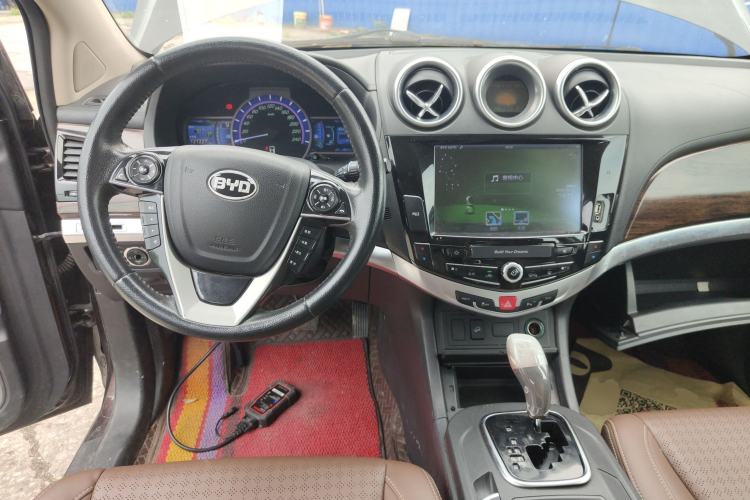 Used BYD S7 2015 2.0T Upgraded Automatic Luxury Version Center Console