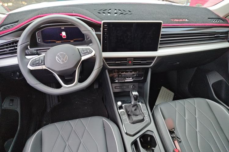 Used Volkswagen Tiguan L 2025 Model, Outstanding Version, 300TSI Automatic Two-Wheel Drive Longteng Edition