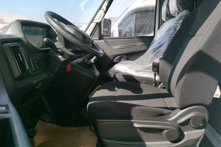 Used Iveco Daily 2023 2.8T V37 Van Long Wheelbase Mid-Roof Dual Tires Manual Doors 2-3 Seater