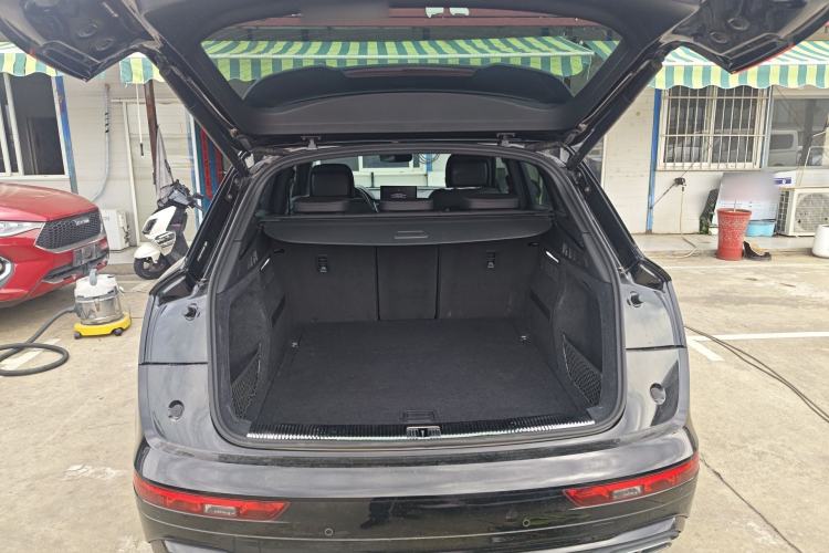 Used Audi Q5L 2023 40T Luxury Dynamic Model Trunk