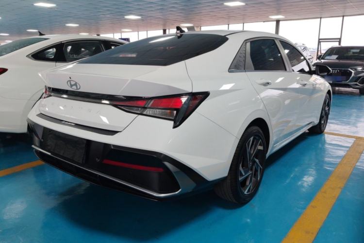 Used Hyundai Elantra 2023 1.5L CVT GLX Elite Edition Rear Right 45 Deg