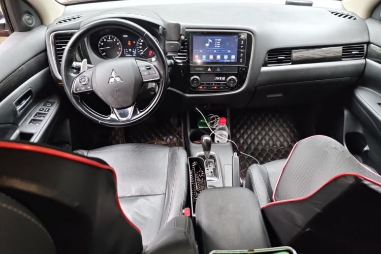 Used Mitsubishi Outlander 2016 2.4L 4x4 Luxury Edition 7-Seater