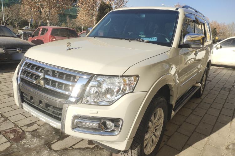 Used Mitsubishi Pajero 2018 V97 3.8L 5-Door GLS Sunroof Dual Differential – Middle East