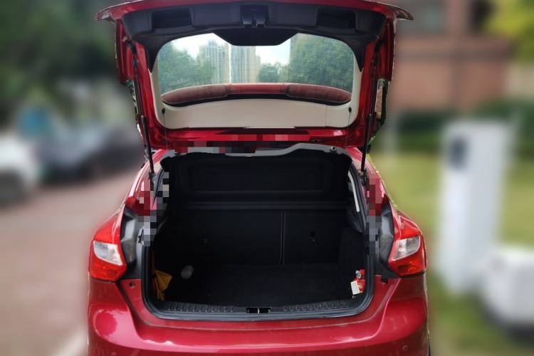 Used Ford Focus 2012 Hatchback 1.6L Manual Comfort Model
