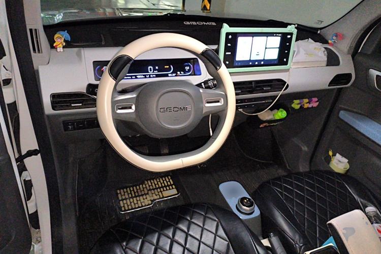 Used Geely Galaxy Panda 2023 Panda Mini 200km Endurance Bear Center Console