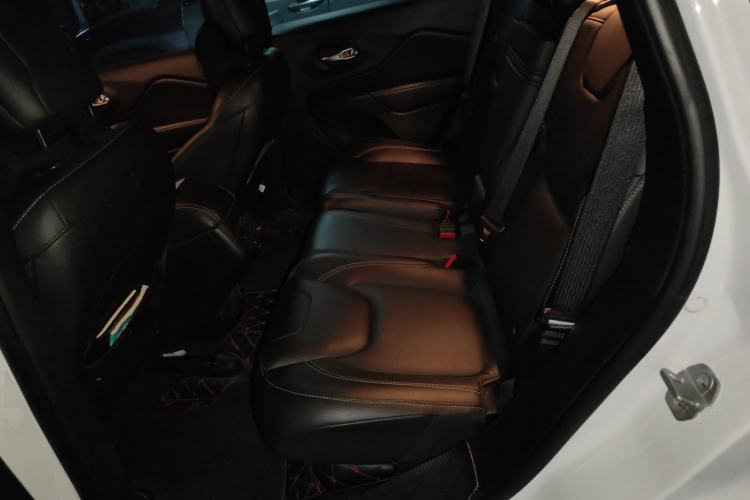 Used Jeep Cherokee 2017 2.0L Superior Edition
