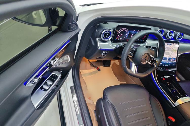 Used Mercedes-Benz C-Class 2024 Second Facelift C 260 L Starry Night Sport Edition Driver Seat