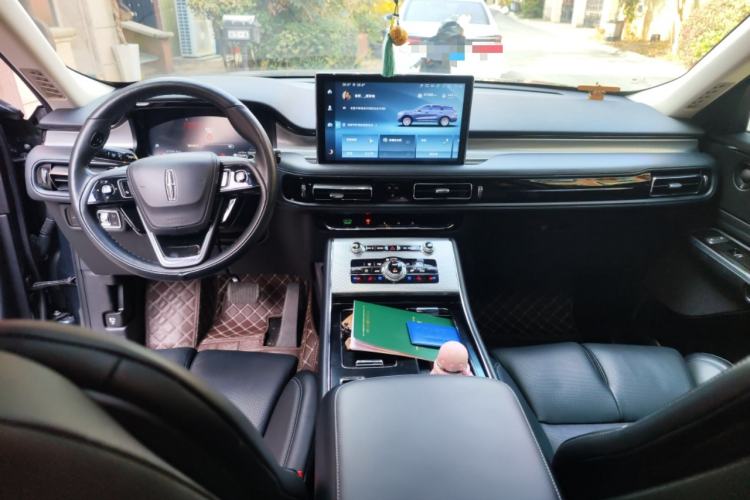 Used Lincoln Aviator 2022 3.0T V6 Four-Wheel Drive Centennial Limited Edition Center Console