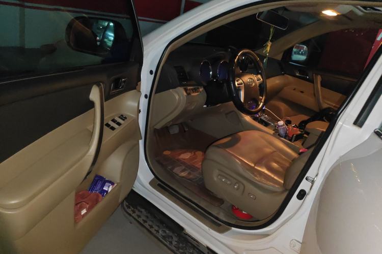 Used Toyota Highlander 2012 2.7L Two-Wheel Drive 7-Seater Luxury Edition
