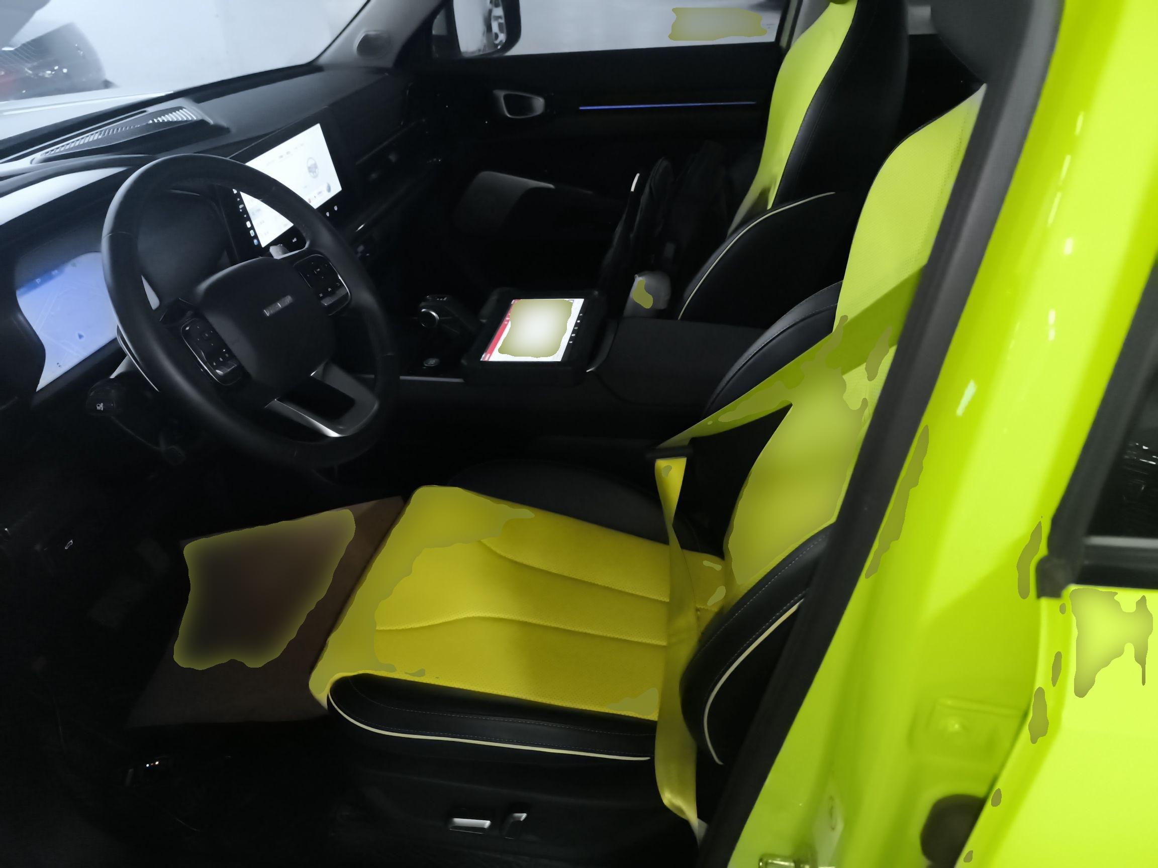 المقاعد الأمامية داخل السيارة